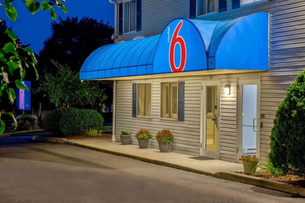 Motel 6 Bethel, CT - Danbury