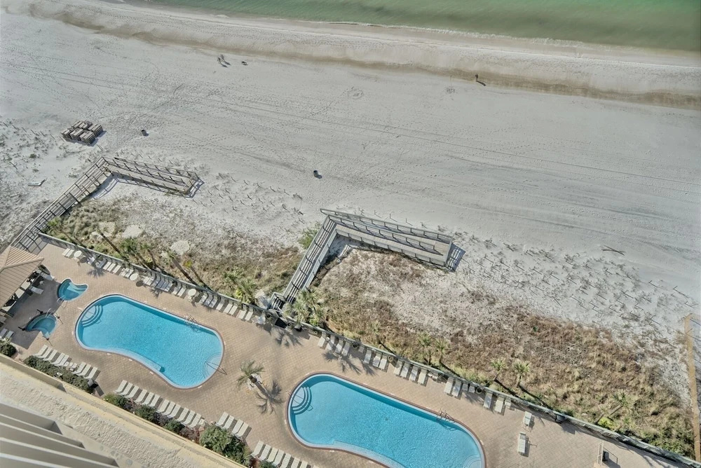 Roomy Oceanfront Condo with Breathtaking View and Beachside Pool - Unit 1906 by RedAwning