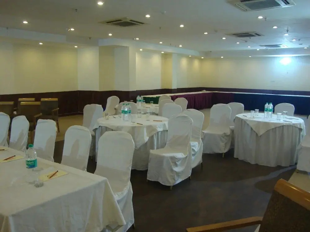 Hotel Bmk Grand By FabHotels - Général