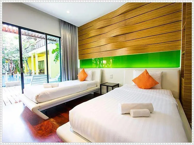 Standard Double room with pool view (twin beds)