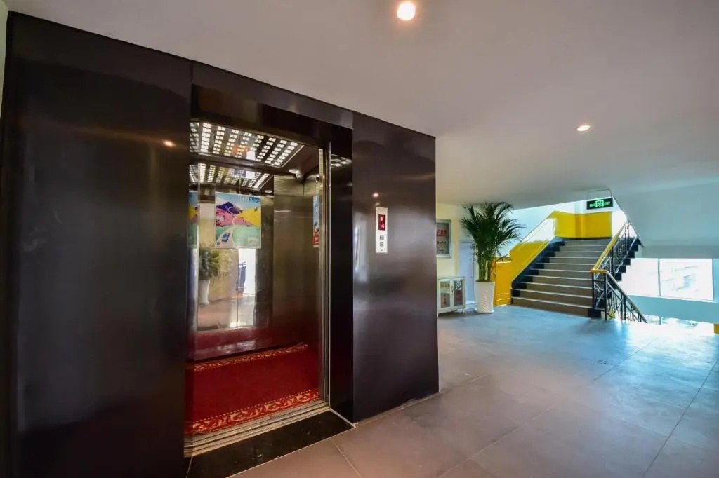Lobby & Reception