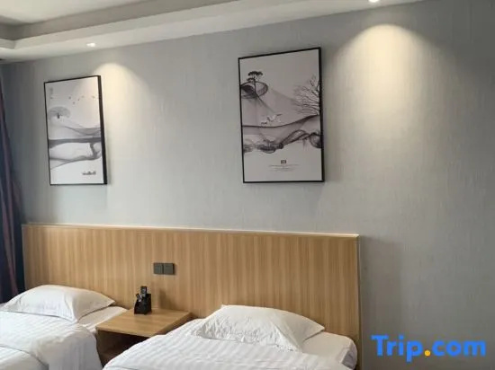 Xinyang Lakeside Boutique Hotel