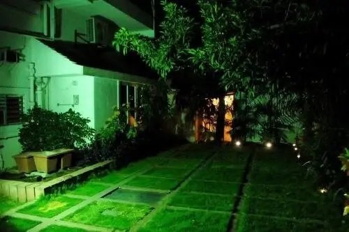 Jewelz6 Hotel