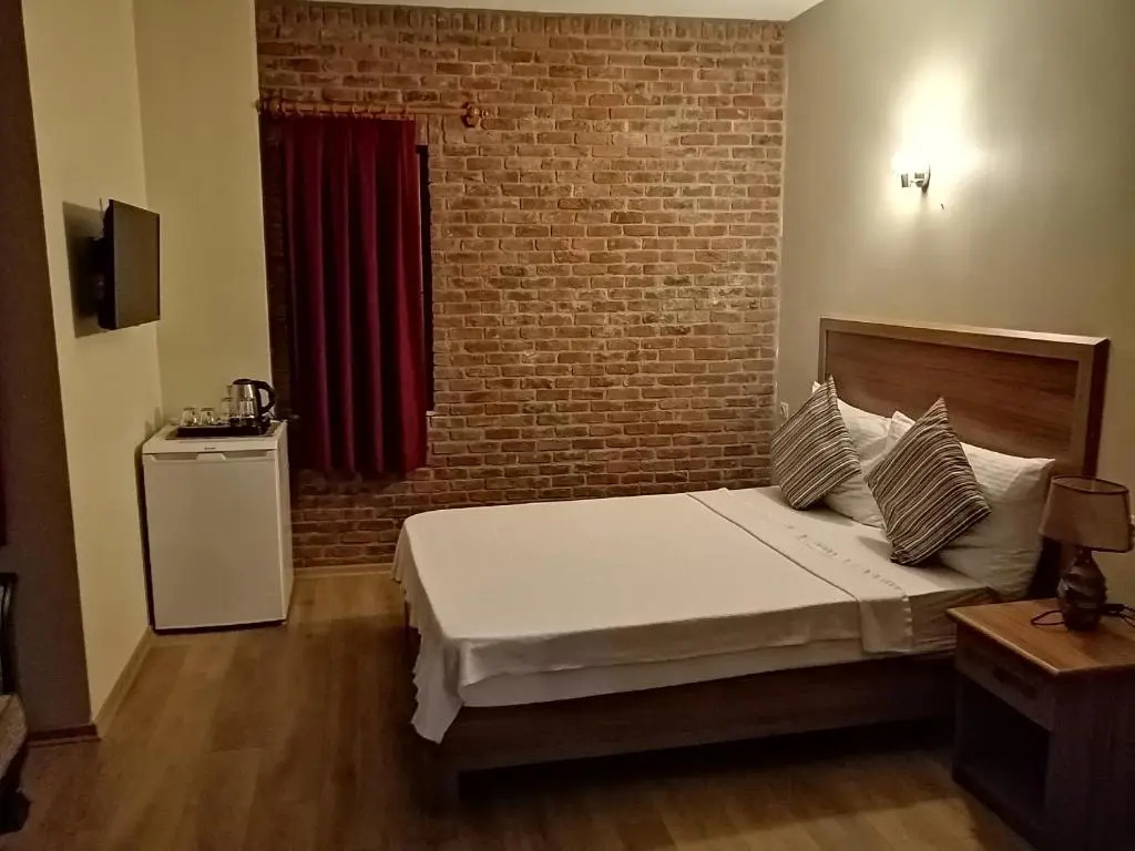 Deluxe Double room (full double bed)