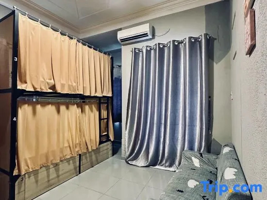 Кровать в общем номере (женский номер) в Alleyway Hostel - Adults Only