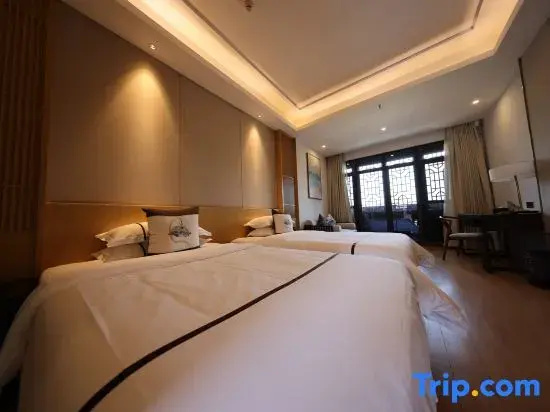 Standard Double room with balcony (full double bed)