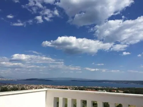 Apartment ?A piro - parking and barbecue: A1 prizemlje Kastel Novi. Riviera Split
