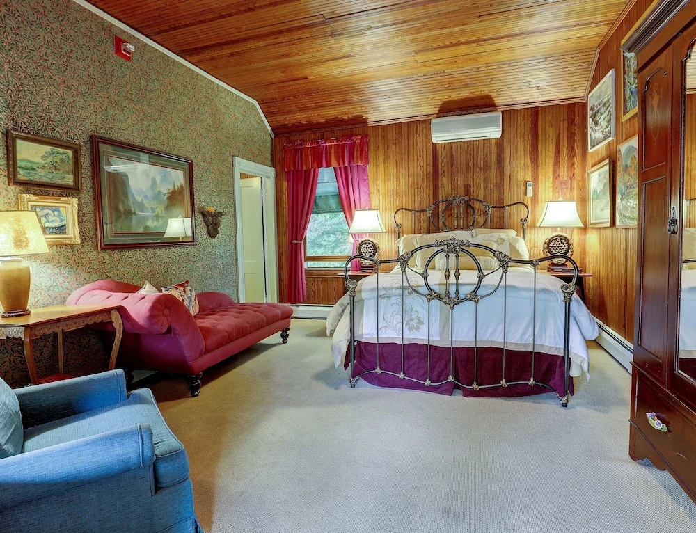 Premium Double room with garden view (full double bed)