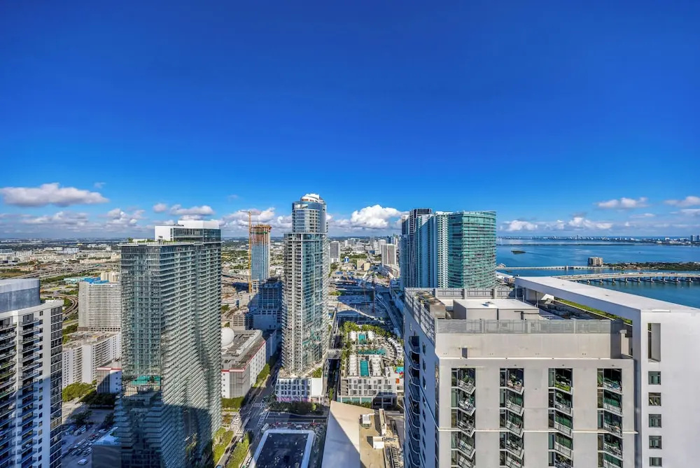 Luxury 1-BD with Breathtaking DTW Views