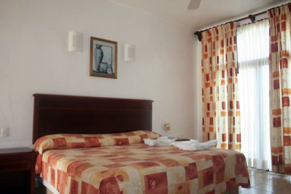 Caracol Plaza — 4