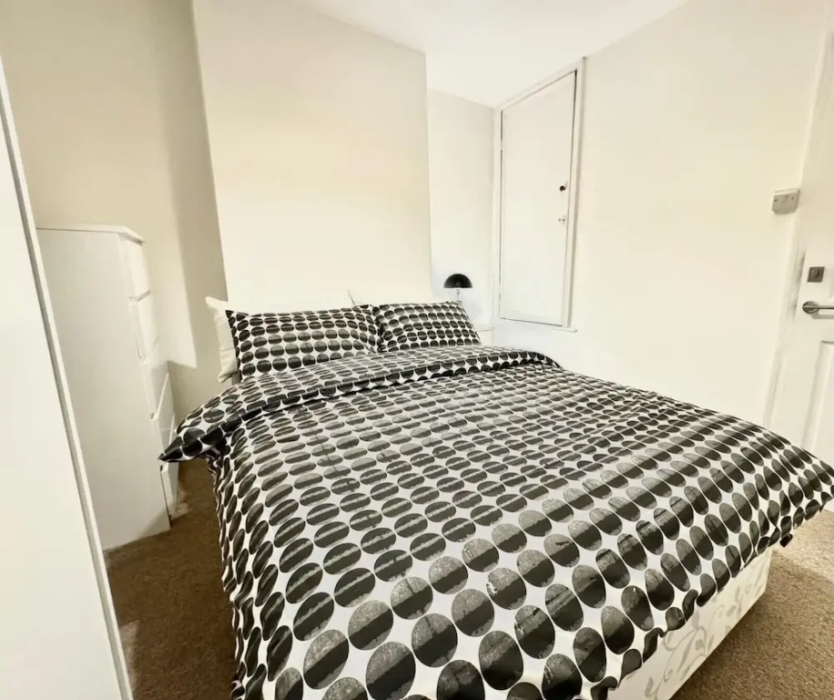South Croydon - Sleeps 4 - Garden - 85walkingscore