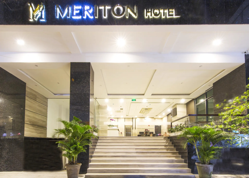 Meriton Hotel — фото