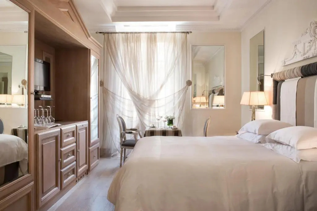 Deluxe Double room (full double bed)