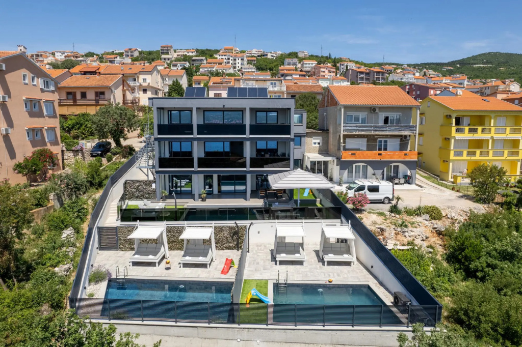 Twins II in Crikvenica