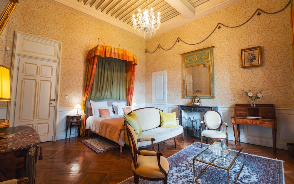 Deluxe room with courtyard view
