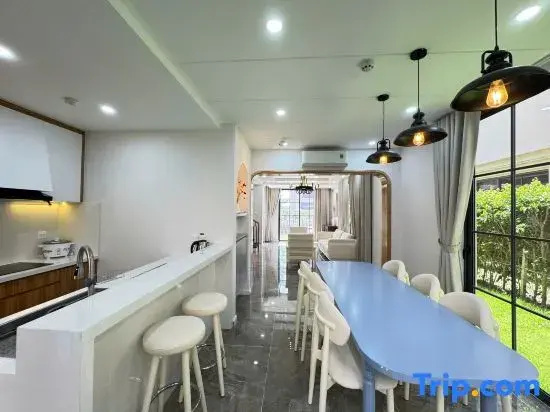 Caca 3 bedrooms villa with public pool