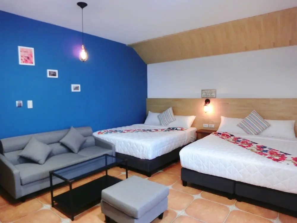 豪華四人房，配有兩張大床