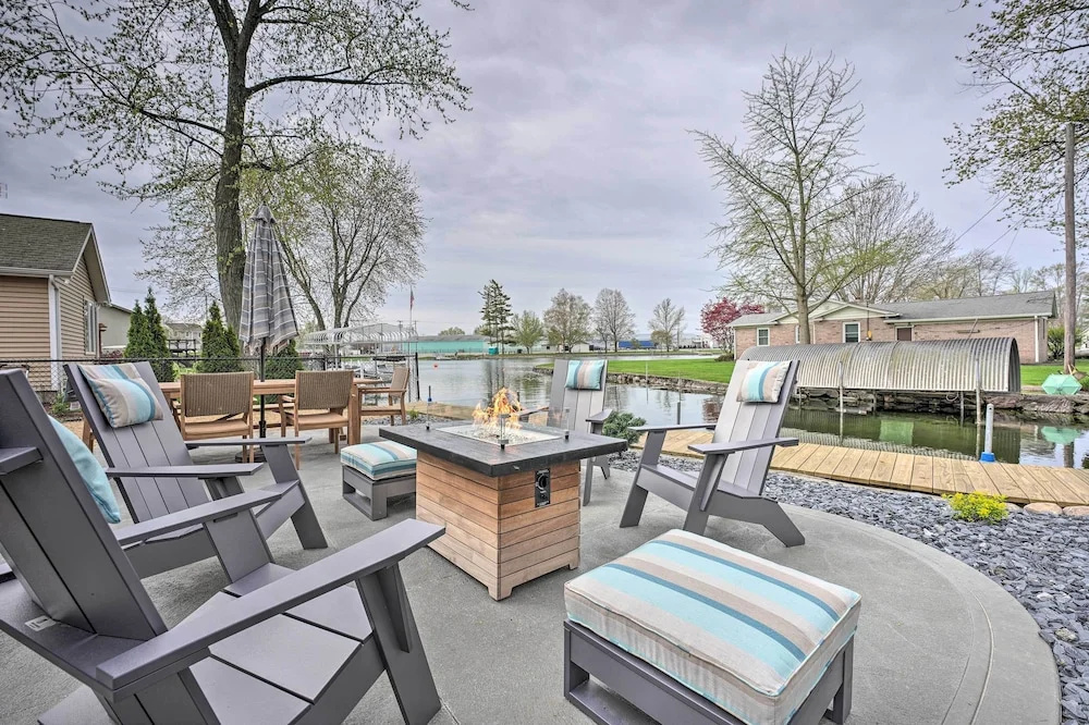 Waterfront Syracuse Home w/ Patio & Fire Pit! - фото 12