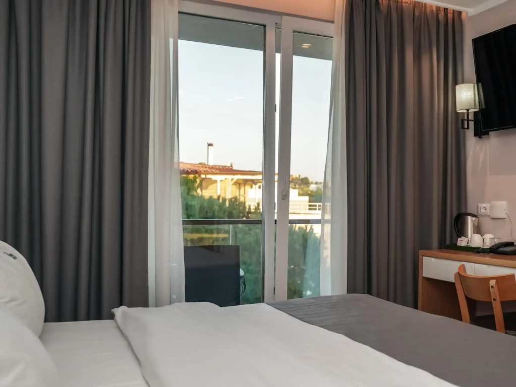 Standard Double room with land view (full double bed)