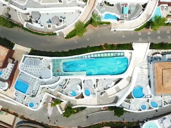 Dali Dots N′ Leopard Lake View Hotel