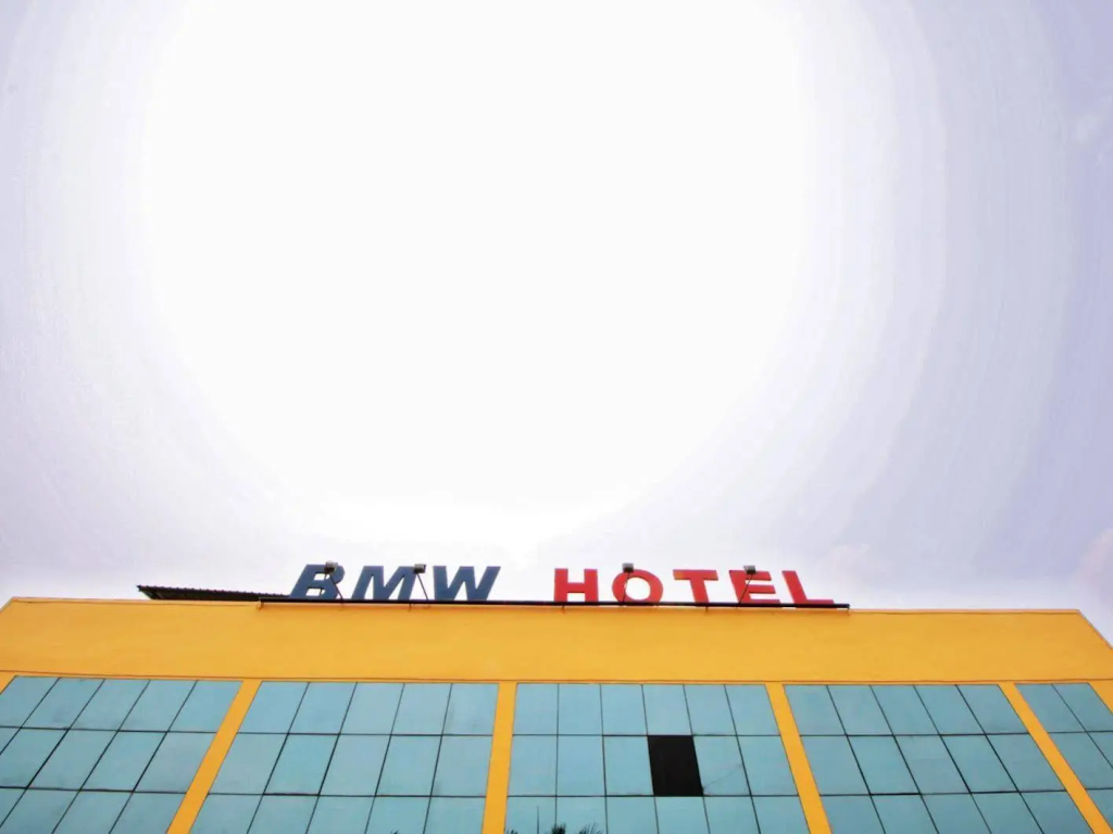 Oyo 90155 Bmw 1 Hotel