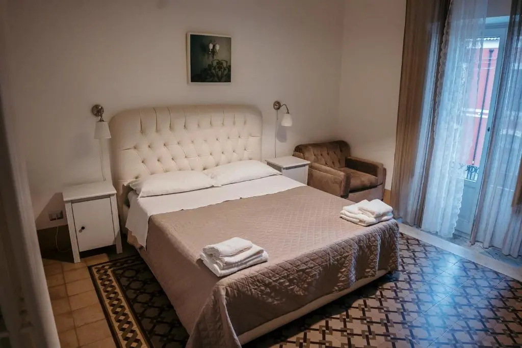 Standard Triple room with sea view