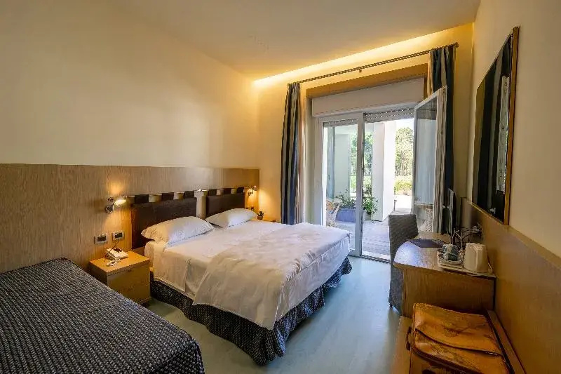 Superior Double room with garden view (full double bed)