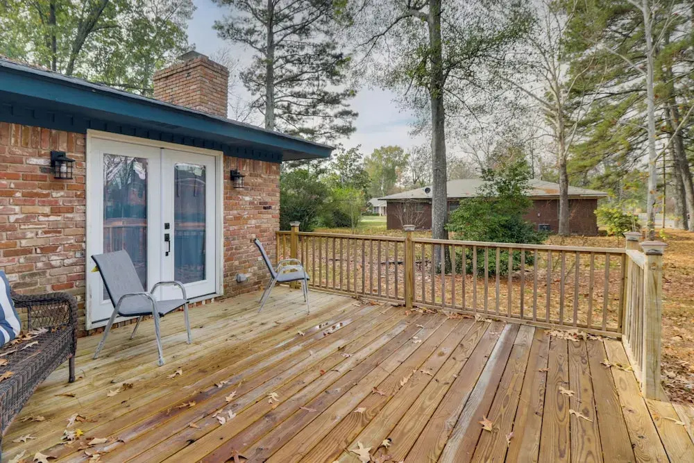 3 Mi to Saracen Landing! Family Getaway w/ Deck