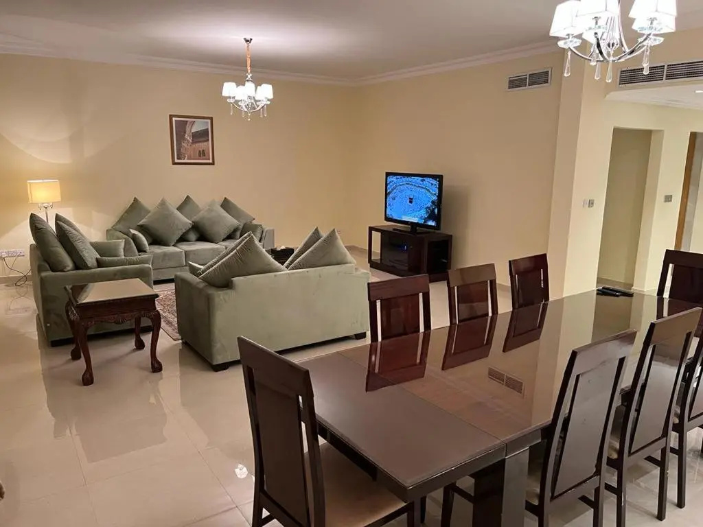 5 Bedrooms Villa
