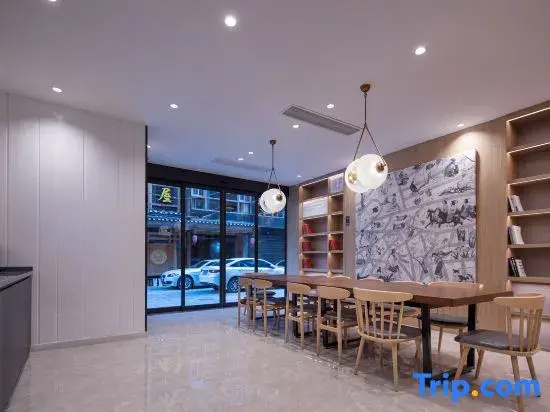 Food & Beverage