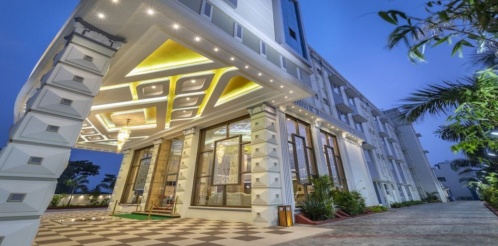 Hotel Arjunaa - Hotel exterior and amenities