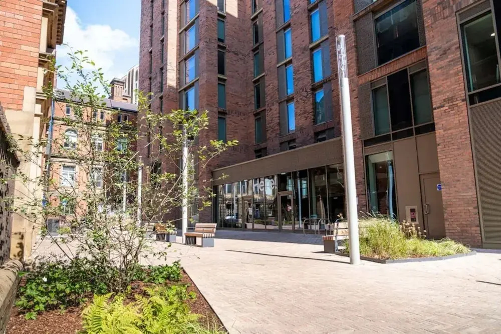 For Students Only Thoresby Hall in Central Leeds - Campus Accommodation