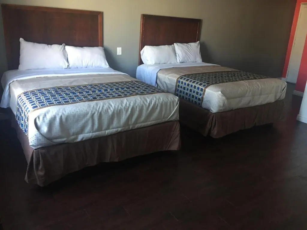 Deluxe Double room (full double bed)