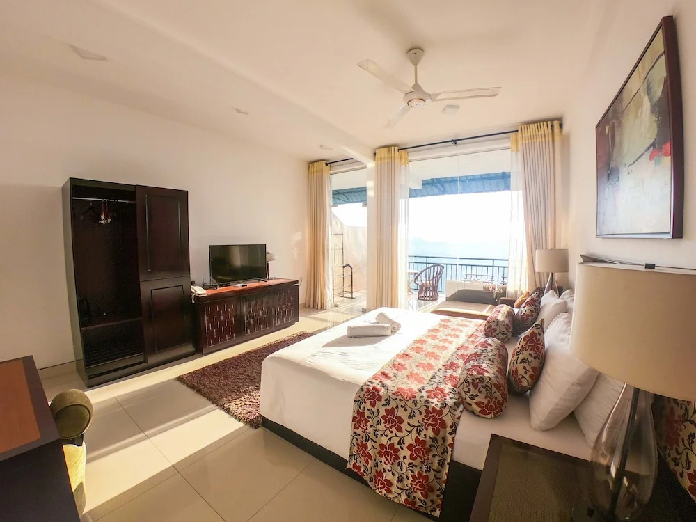 Double Suite with mountain view full double bed