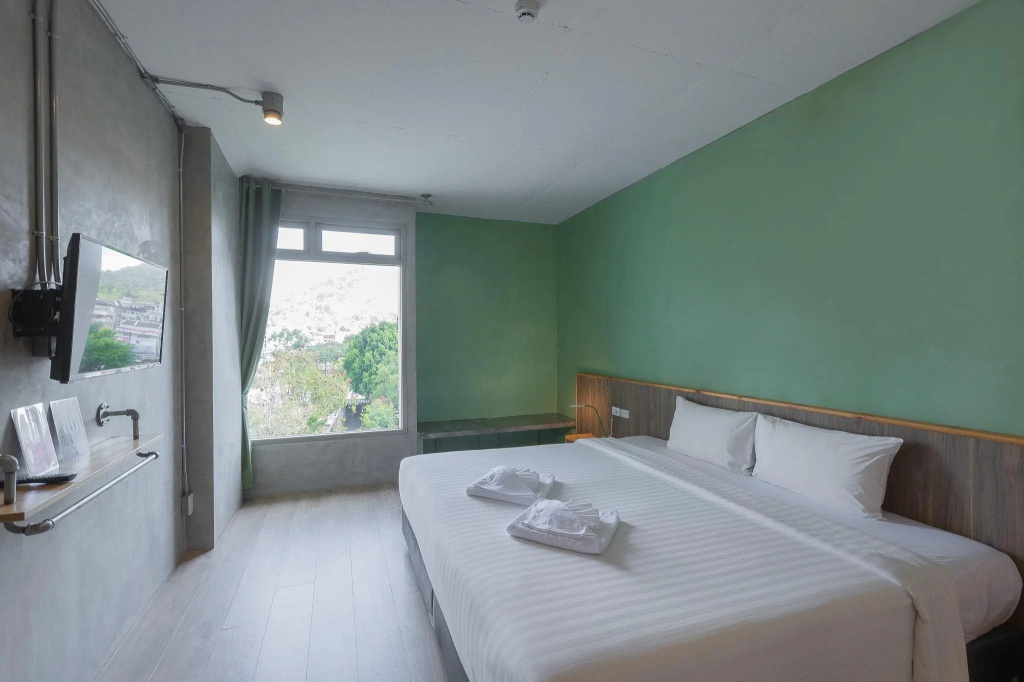 Deluxe Double room (full double bed)