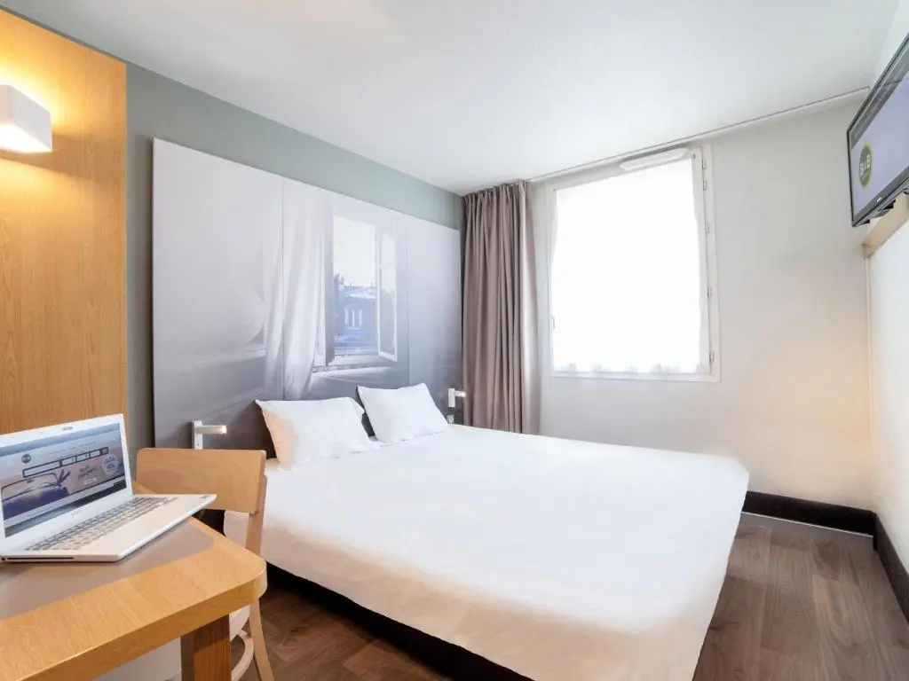 Double room (full double bed)