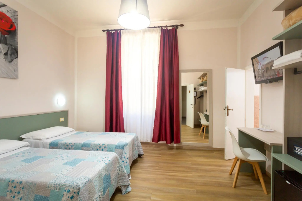 Double room (full double bed)