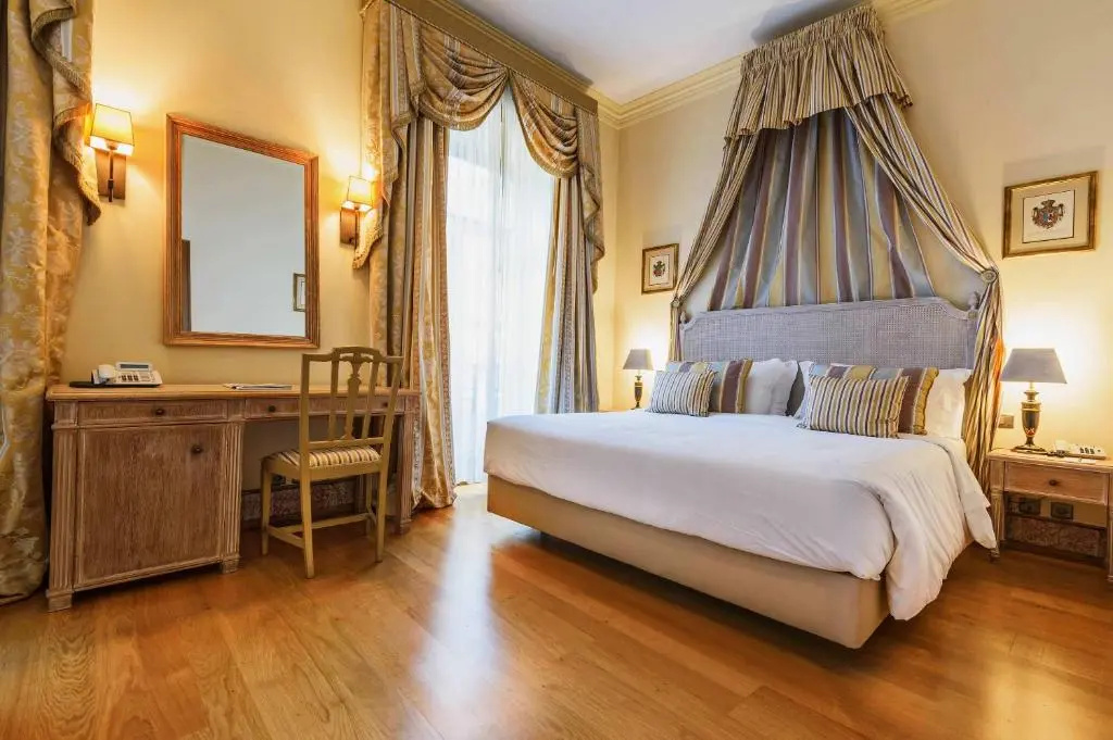 Luxury Double room (full double bed)