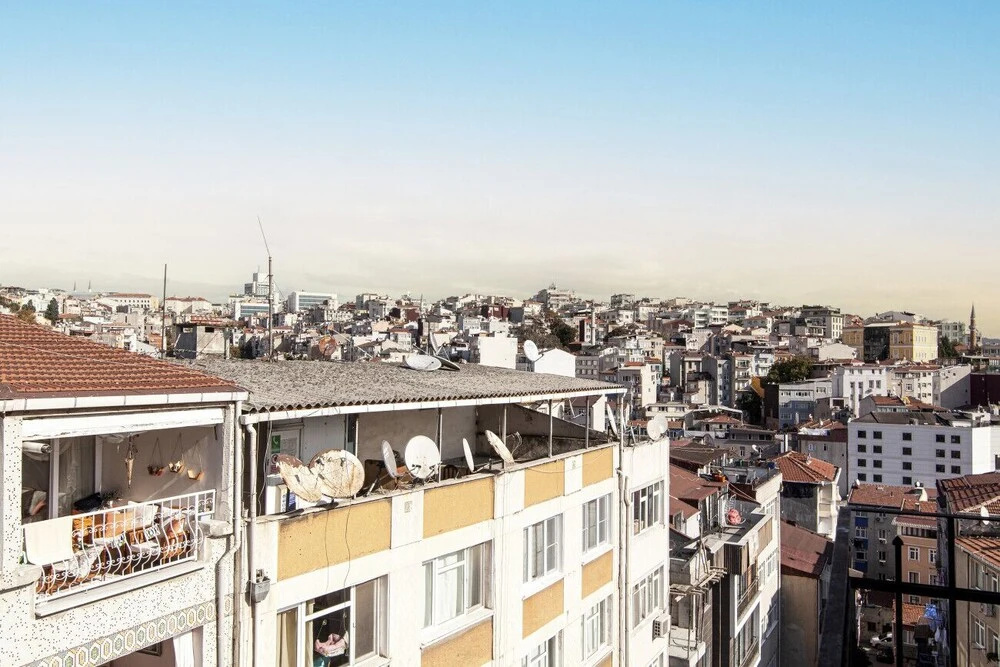 Lovely and Central Flat With Balcony in Cihangir