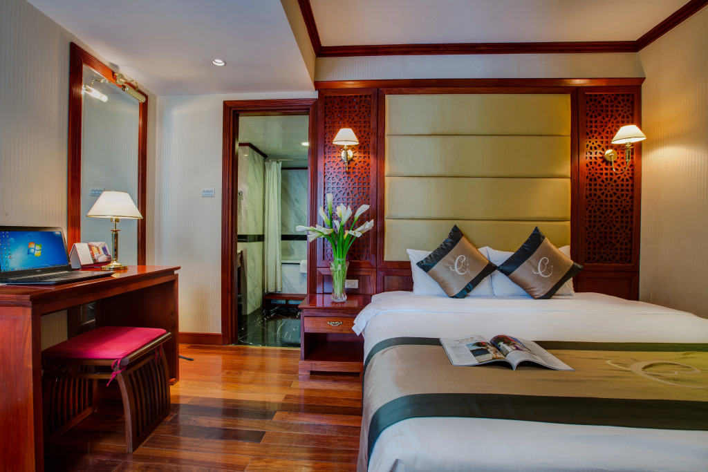 Conifer Hotel by null