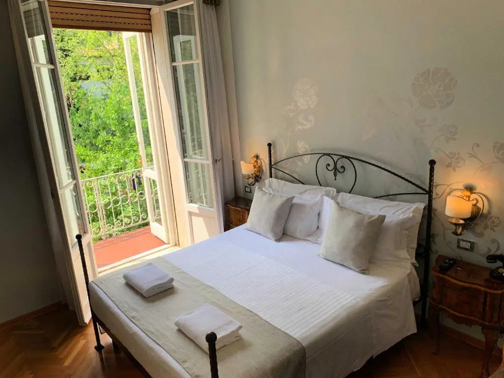 Standard Double room with balcony (full double bed)