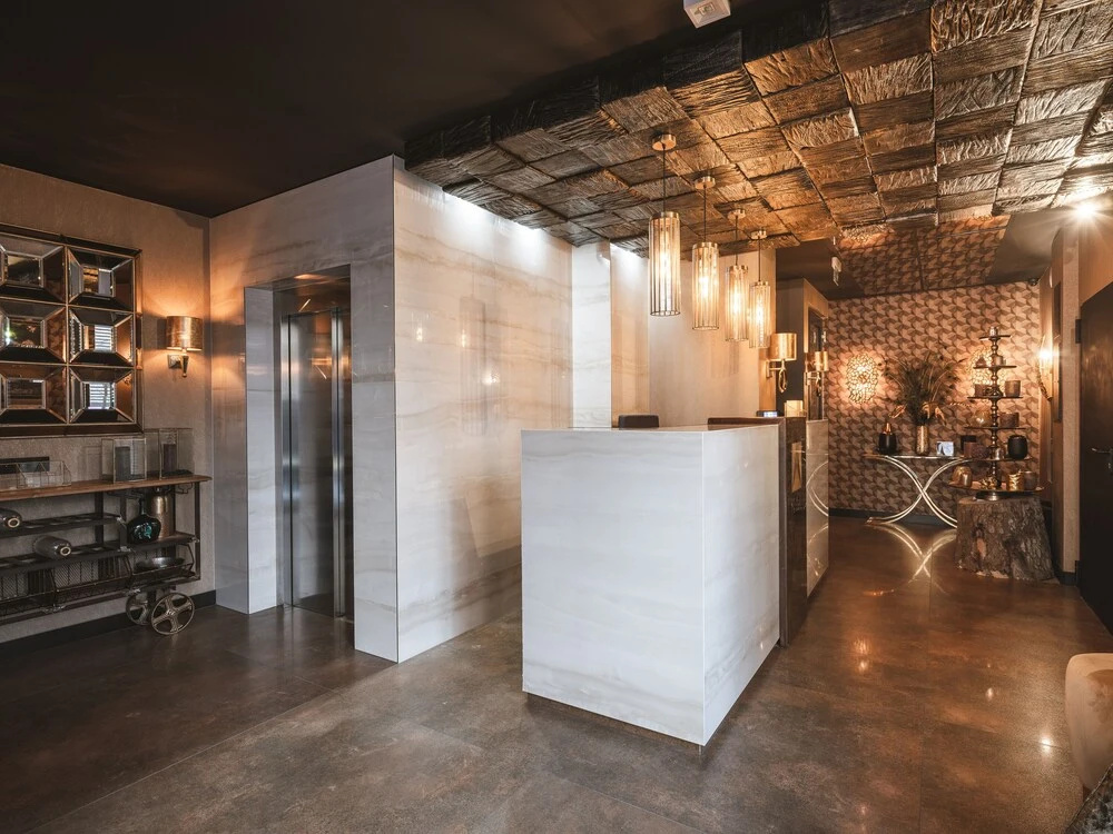Lobby & Reception