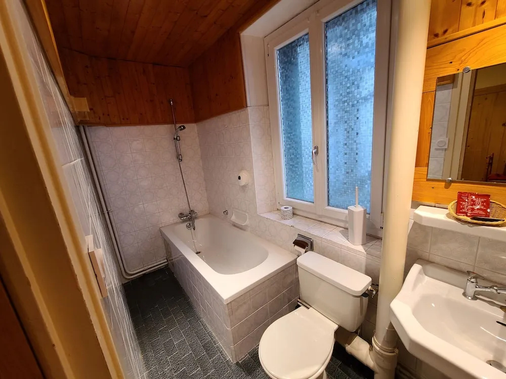 Deluxe Double room (full double bed)