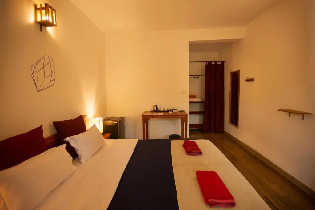 Deluxe Double room (full double bed)