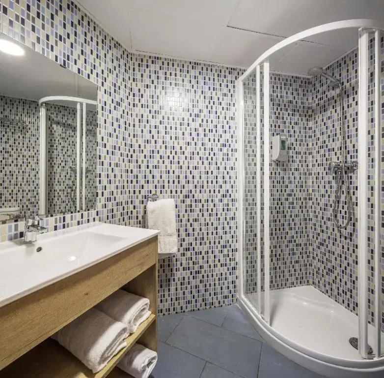 4 Bedrooms Apartment