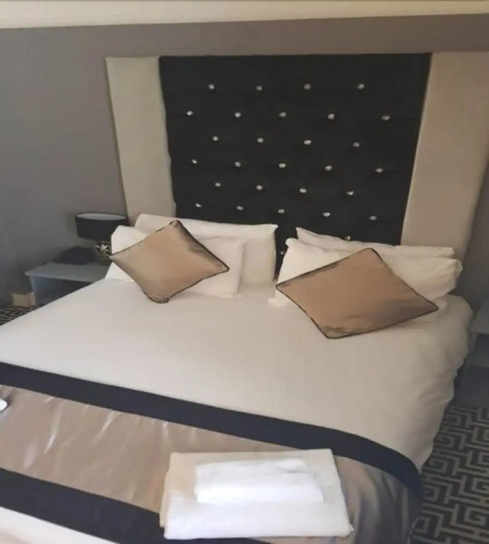 Classic Double room (full double bed)
