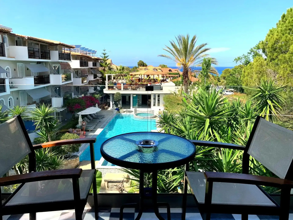 1 Bedroom Superior Apartment with pool view