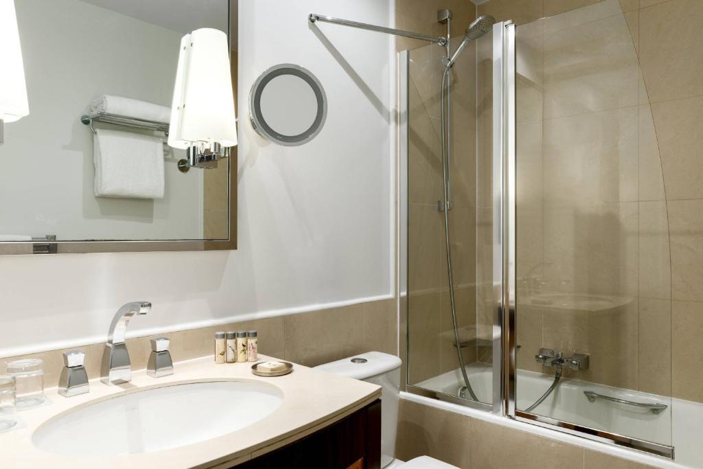 Двухместная студия двуспальная кровать в Renaissance Paris Vendome Hotel