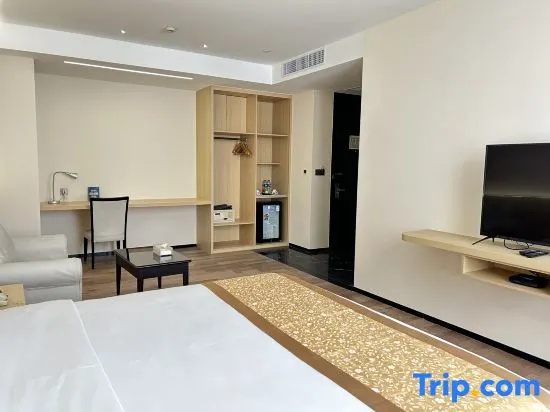 Standard Double room with city view (full double bed)