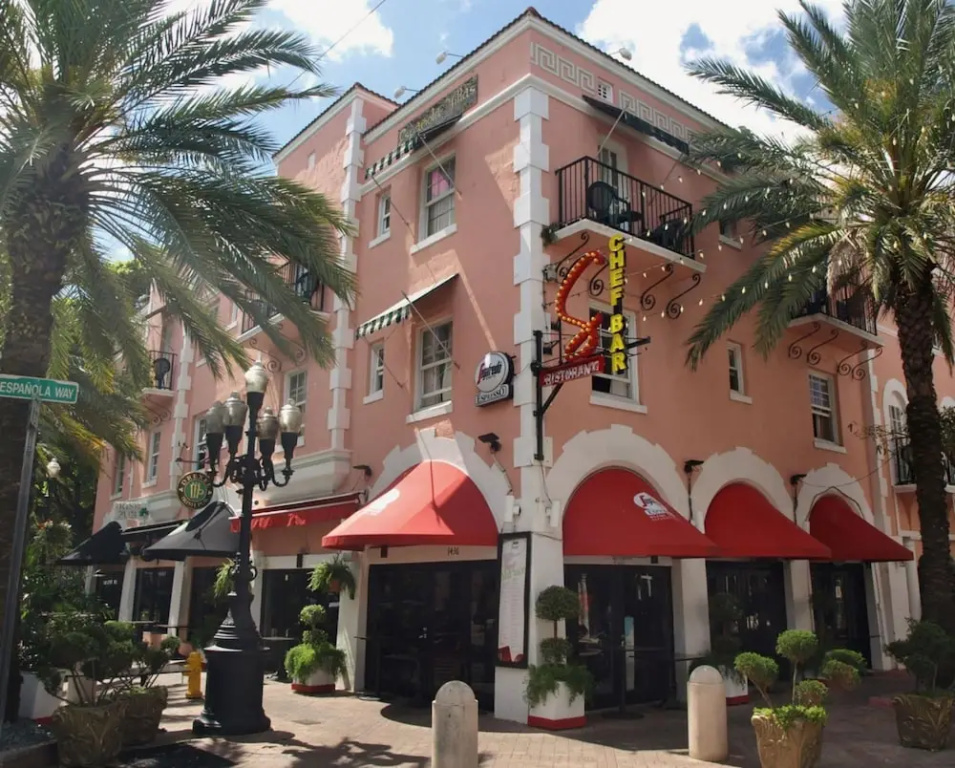 South Beach Bachelor Ette 7BR 4BA - 16 Single Beds